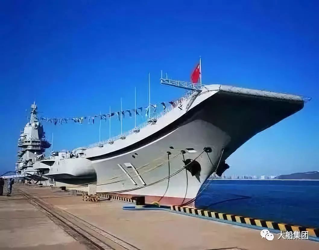 我國第一艘國產(chǎn)航空母艦“山東艦”交接入列儀式側(cè)記